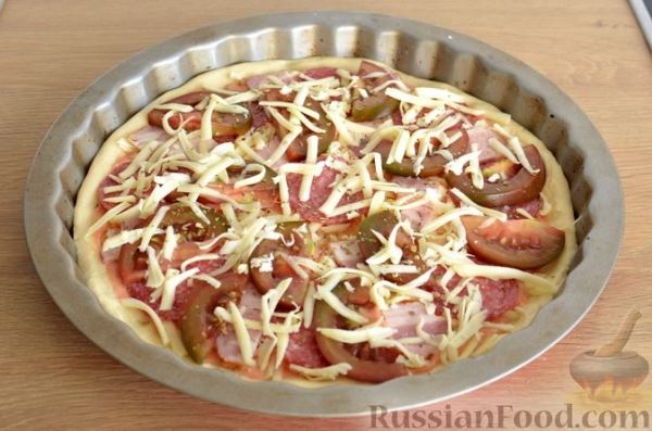 Пицца из дрожжевого теста длительного брожения, с копчёностями и помидорами