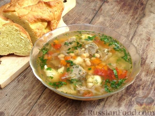 Говяжий суп с нутом, клёцками и помидорами