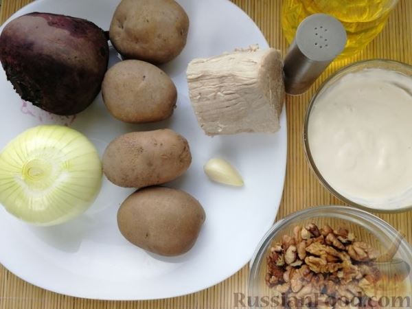 Слоёный салат с говядиной, картофелем, свёклой и орехами