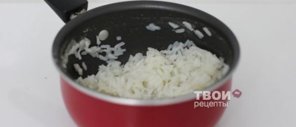 Жареный рис с фасолью и грибами