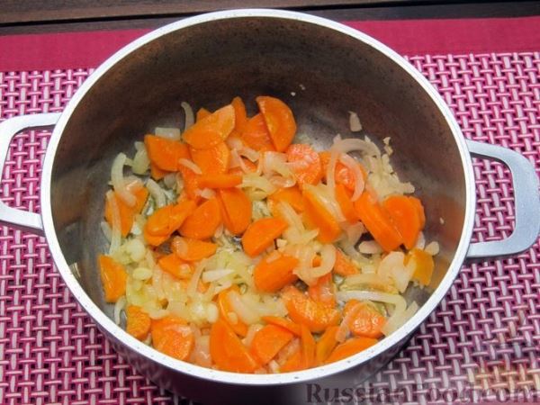 Картофельный суп-пюре с сыром, курицей и свежими помидорами