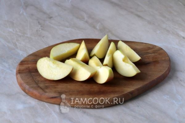 Филе индейки в духовке с яблоками