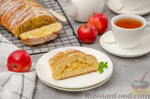 Творожный пирог-плетёнка с яблочной начинкой