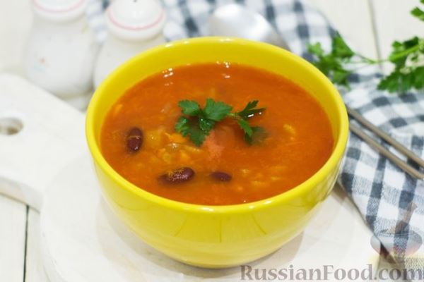Тыквенный суп с фасолью и сельдереем