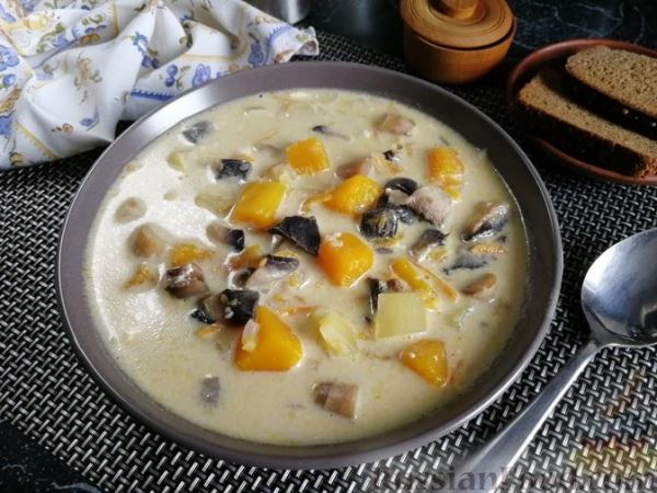 Сырный суп с тыквой и шампиньонами