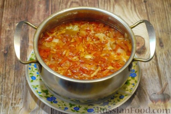Суп со свиными рёбрами, рисом, помидорами и сладким перцем
