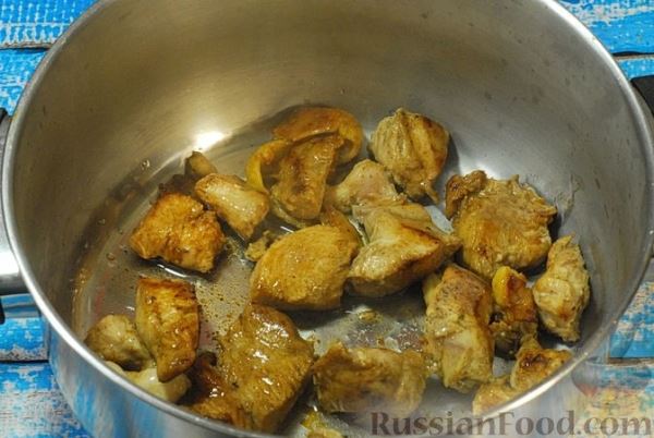 Рагу из куриного филе с болгарским перцем и брюссельской капустой