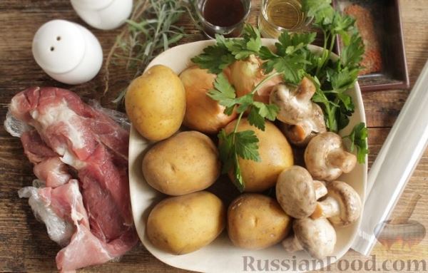 Запечённая свинина с картофелем и грибами (в рукаве)