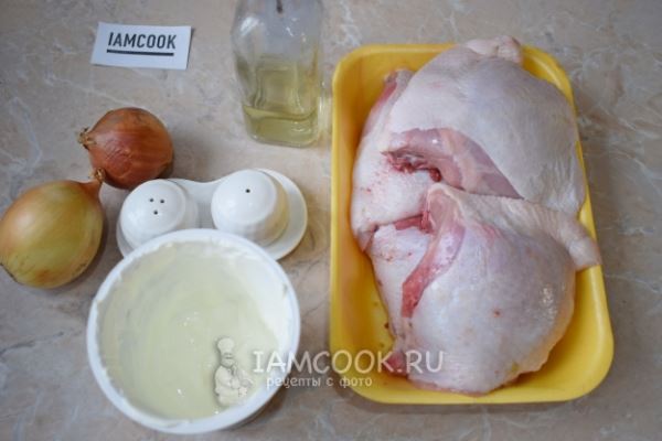 Курица в луково-сметанном соусе