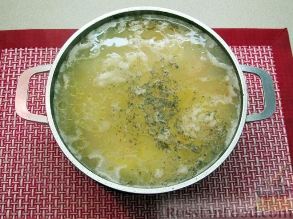 Сырный суп с куриными сердечками, булгуром и  консервированным горошком