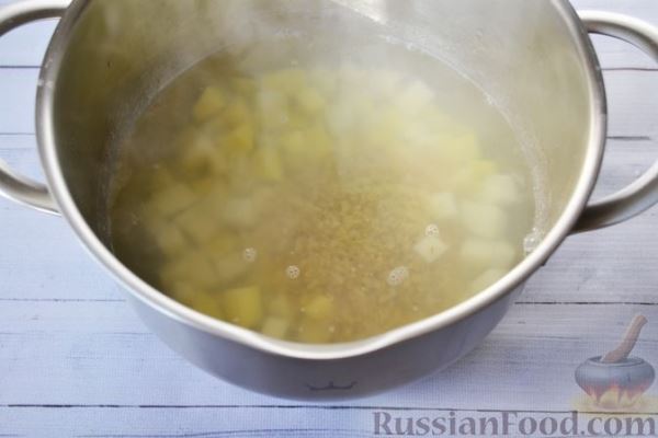 Суп из консервированной рыбы с булгуром и овощами
