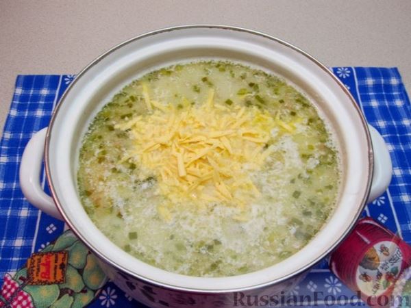 Сливочный суп с фаршем, сыром и картофелем