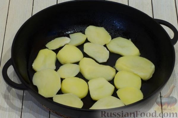 Картофельная запеканка с тыквой, шпинатом, сыром и сметаной