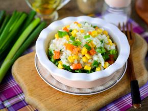 Рис с кукурузой и морковью (на сковороде)