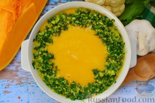 Суп-пюре из тыквы с цветной капустой и чесночной заправкой