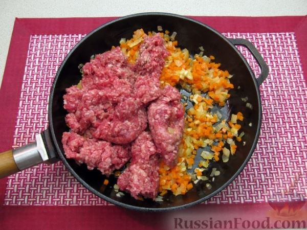 Булгур с мясным фаршем и томатной пастой (на сковороде)