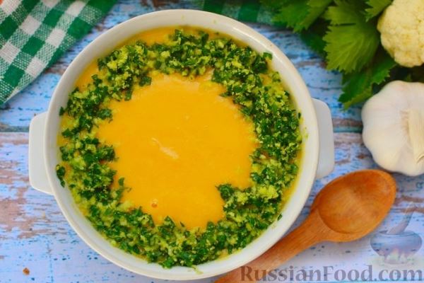 Суп-пюре из тыквы с цветной капустой и чесночной заправкой