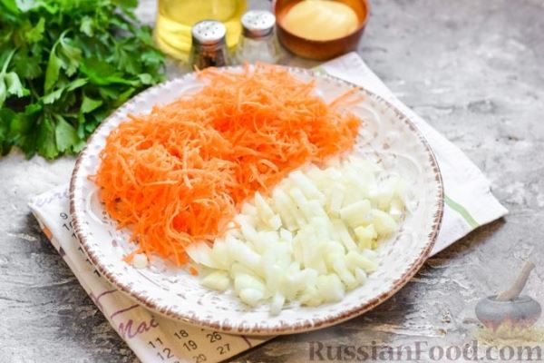 Салат "Селедка под шубой" с грибами и морковью